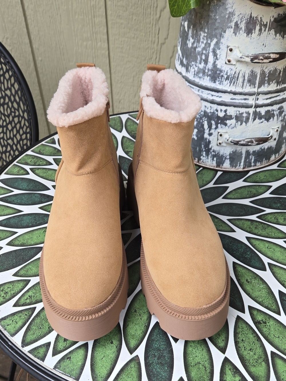 Steve Madden Tan Suede Ankle Boots with Faux-Shearling Collar Size 8.5